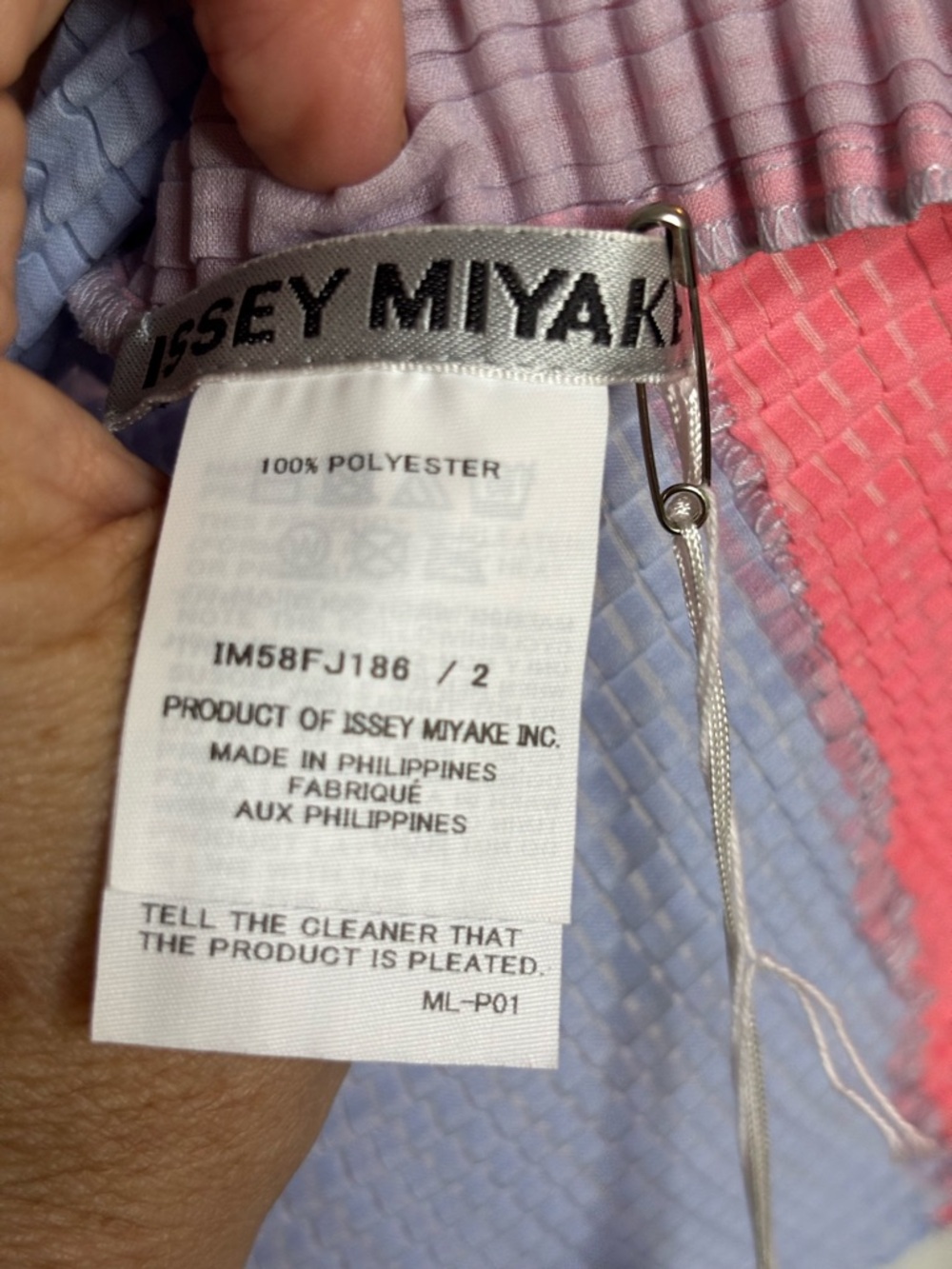 NWT ISSEY MIYAKE Unique Pleated Wave Colorblock Top in Coral & Periwink size 2/S - Picture 9 of 13
